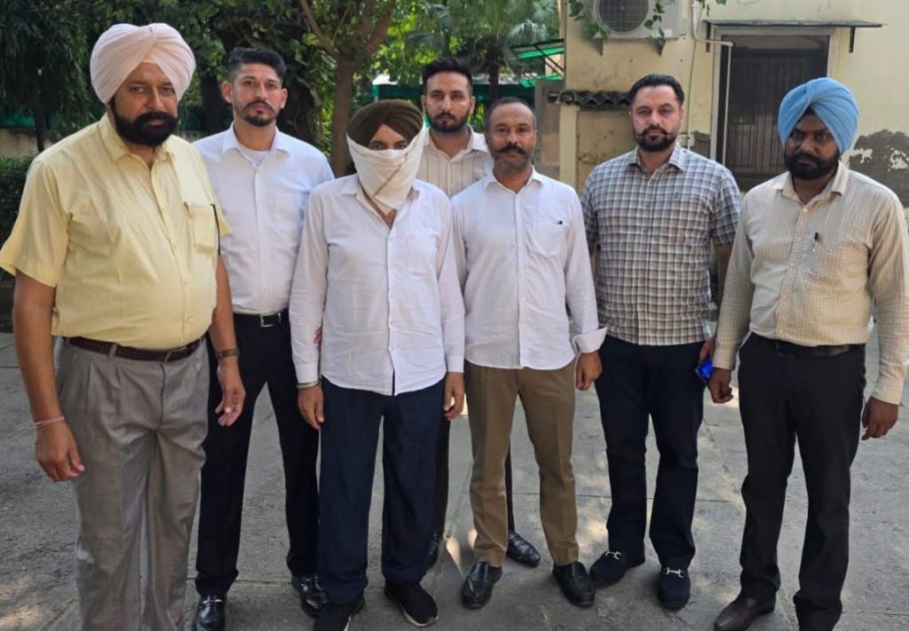 ਵਿਜੀਲੈਂਸ ਬਿਊਰੋ ਵੱਲੋਂ 20,000 ਰੁਪਏ ਰਿਸ਼ਵਤ ਲੈਂਦਾ ਪੰਚਾਇਤ ਸਕੱਤਰ ਰੰਗੇ ਹੱਥੀਂ ਕਾਬੂ
