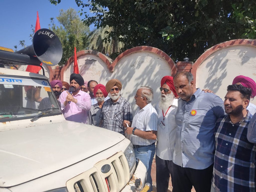 ਸਪੀਕਰ ਸੰਧਵਾਂ ਦੇ ਪਿੰਡ ਸੰਧਵਾਂ ਵਿਖੇ ਸਕੀਮ ਵਰਕਰਾਂ, ਅਧਿਆਪਕਾਂ, ਮੁਲਾਜ਼ਮਾਂ ਅਤੇ ਪੈਨਸ਼ਨਰਾਂ ਨੇ ਜ਼ੋਨਲ ਪੱਧਰ ਦੀ ਰੋਸ ਰੈਲੀ ਕਰਕੇ ਕੀਤਾ ਕੋਠੀ ਦਾ ਘਿਰਾਓ