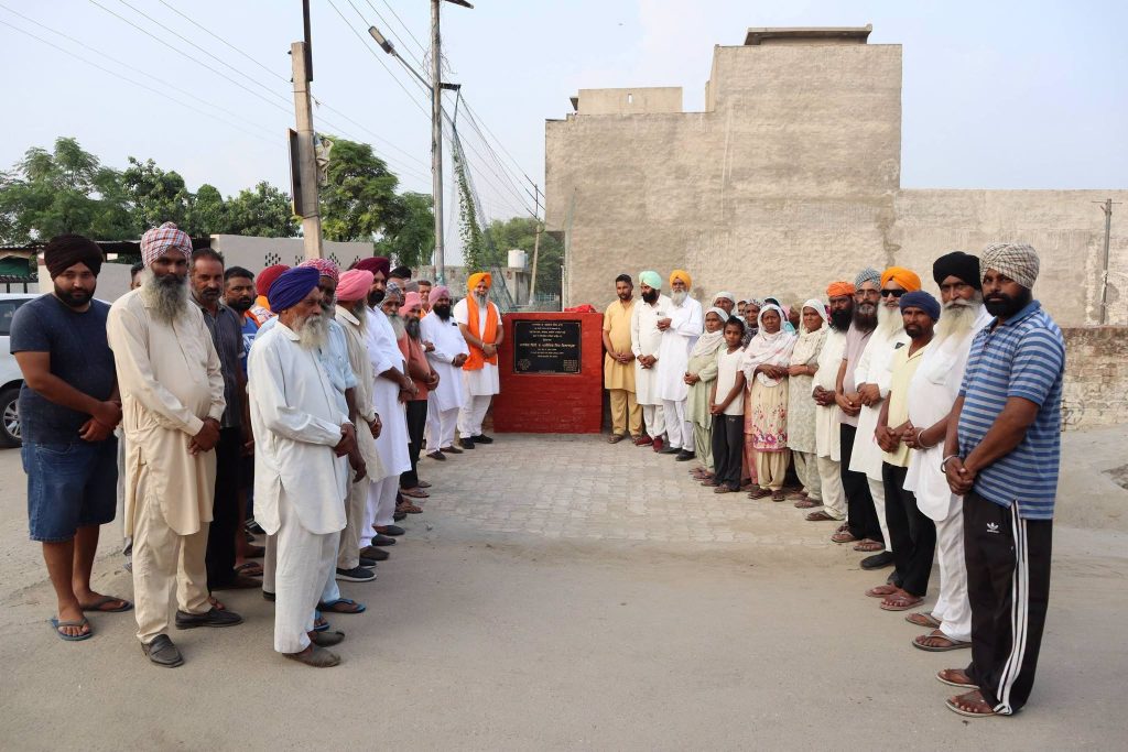 ਵਿਧਾਇਕ ਗਿਆਸਪੁਰਾ ਨੇ ਪਿੰਡ ਰੌਲ ਵਿਖੇ 7 ਲੱਖ ਰੁਪਏ ਦੀ ਲਾਗਤ ਨਾਲ ਸੀਵਰੇਜ, ਗਲੀਆਂ-ਨਾਲੀਆਂ ਅਤੇ ਬਰਮਾਂ ’ਤੇ ਇੰਟਰਲਾਕ ਟਾਈਲਾਂ ਲਗਾਉਣ ਦੇ ਮੁਕੰਮਲ ਹੋਏ ਵਿਕਾਸ ਕਾਰਜਾਂ ਦਾ ਕੀਤਾ ਉਦਘਾਟਨ