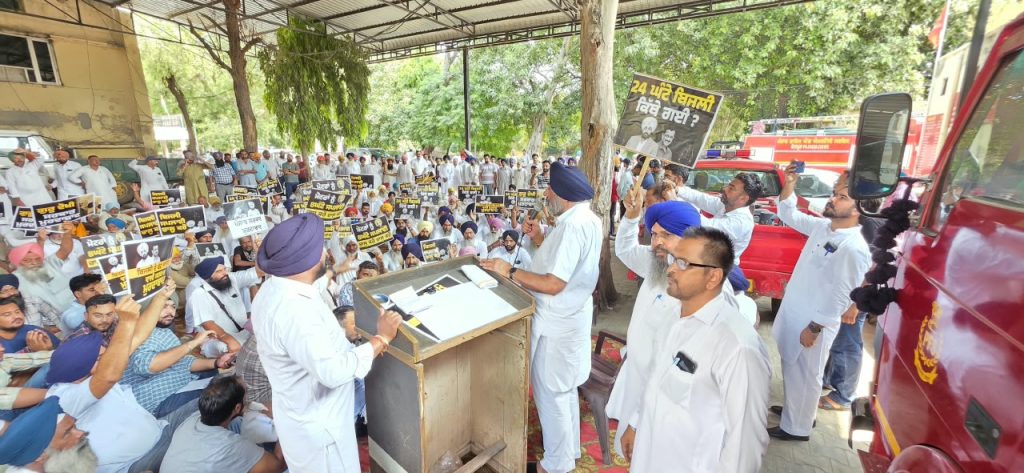 ਅਣ-ਐਲਾਨੇ ਬਿਜਲੀ ਕੱਟਾਂ ਖ਼ਿਲਾਫ਼ ਸ਼੍ਰੋਮਣੀ ਅਕਾਲੀ ਦਲ ਵੱਲੋਂ ਕੋਟਕਪੂਰਾ ਵਿਖੇ ਜ਼ੋਰਦਾਰ ਰੋਸ ਪ੍ਰਦਰਸ਼ਨ