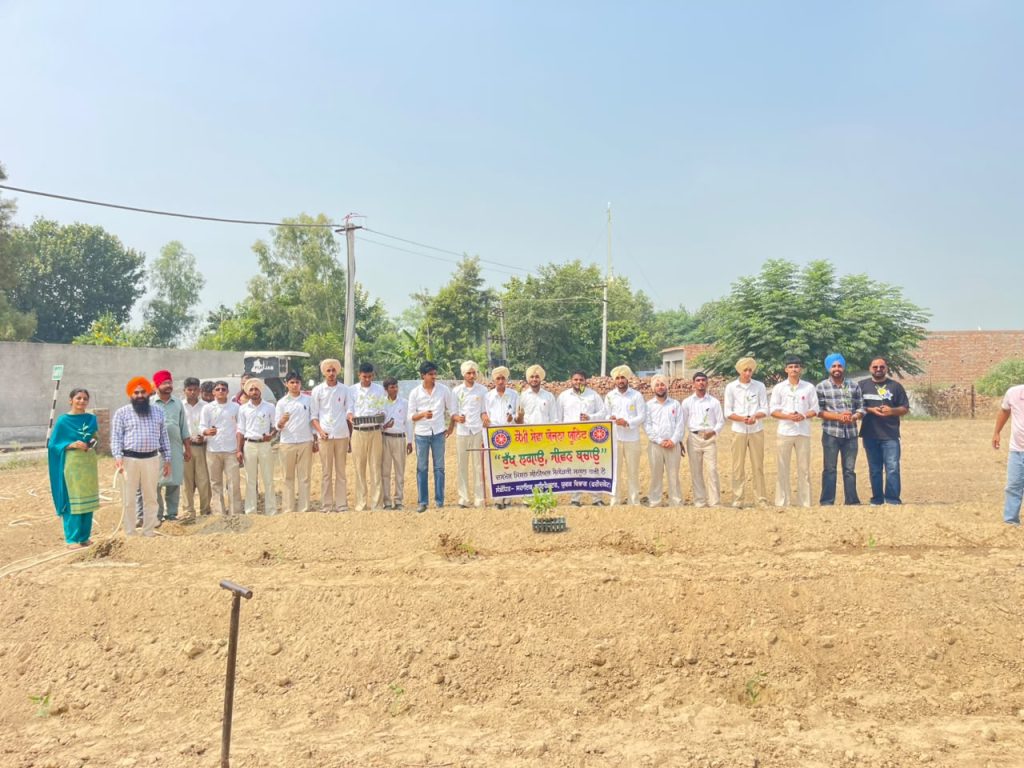 ਐਨ.ਐਸ.ਐਸ. ਯੂਨਿਟ ਵੱਲੋਂ ਐਨ.ਐਸ.ਐਸ. ਡੇ ਵਣ ਮਹਾਉਤਸਵ ਨੂੰ ਸਮਰਪਿਤ ਲਾਏ ਗਏ ਬੂਟੇ