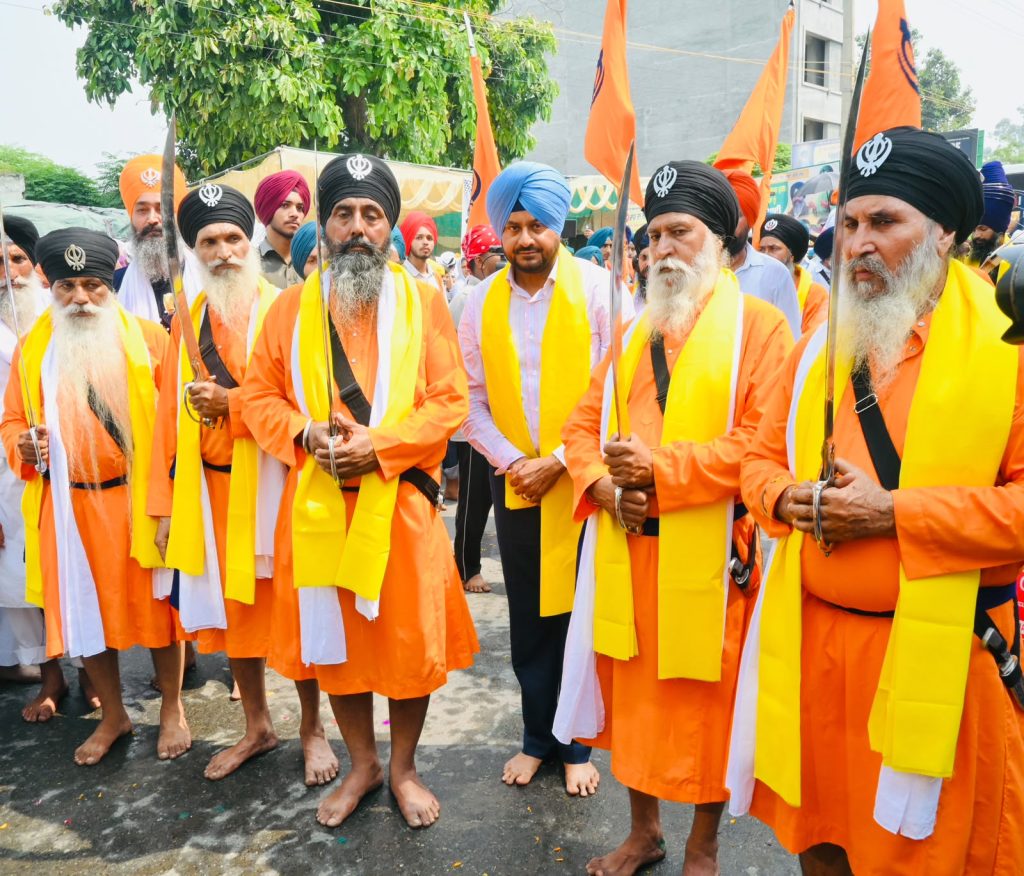 ਬਾਬਾ ਸ਼ੇਖ ਫਰੀਦ ਆਗਮਨ ਪੁਰਬ ਮੌਕੇ ਐਸ.ਐਸ.ਪੀ. ਨੇ ਨਗਰ ਕੀਰਤਨ ਵਿੱਚ ਕੀਤੀ ਸ਼ਮੂਲੀਅਤ
