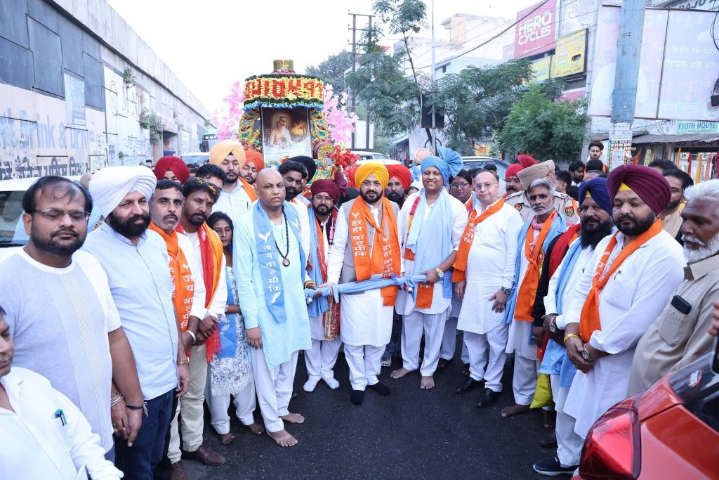 ਭਗਵਾਨ ਵਾਲਮੀਕਿ ਮੰਦਰ ਪ੍ਰਬੰਧਕ ਕਮੇਟੀ ਵੱਲੋਂ ਵਿਸ਼ਾਲ ਸ਼ੋਭਾ ਯਾਤਰਾ ਦਾ ਆਯੋਜਨ