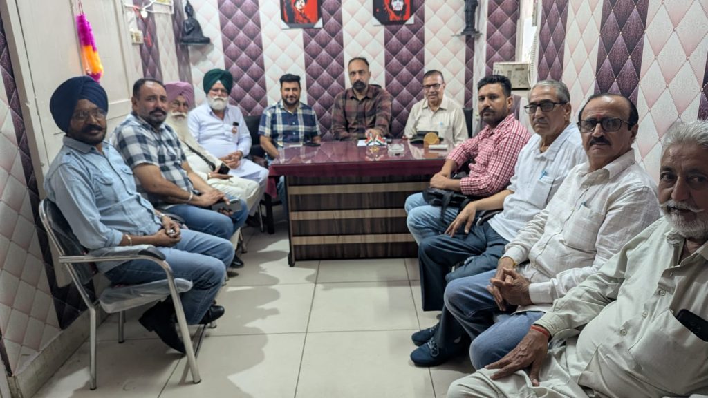 ਮੁਲਾਜ਼ਮਾਂ ਅਤੇ ਪੈਨਸ਼ਨਰਾਂ ਦੀ ਸਾਂਝੀ ਤਾਲਮੇਲ ਕਮੇਟੀ ਦੇ ਐਕਸ਼ਨ ਪ੍ਰੋਗਰਾਮ ਅਨੁਸਾਰ ਜ਼ਿਲ੍ਹਾ ਫਰੀਦਕੋਟ ਵੱਲੋਂ ਡੀ.ਸੀ. ਦਫਤਰ ਸਾਹਮਣੇ ਰੋਸ ਰੈਲੀ ਅੱਜ