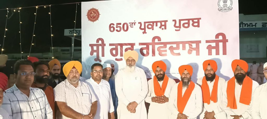ਗੁਰੂ ਰਵਿਦਾਸ ਜੀ ਦੇ 650ਵੇਂ ਪ੍ਰਕਾਸ਼ ਪੁਰਬ ਨੂੰ ਸਮਰਪਿਤ ਸ਼ਾਨਦਾਰ ਡਰੋਨ ਸ਼ੋਅਵੱਡੀ ਗਿਣਤੀ ’ਚ ਡਰੋਨਾਂ ਨੇ ਫਰੀਦਕੋਟ ਵਿਖੇ ਅਸਮਾਨ ਨੂੰ ਕੀਤਾ ਰੌਸ਼ਨ