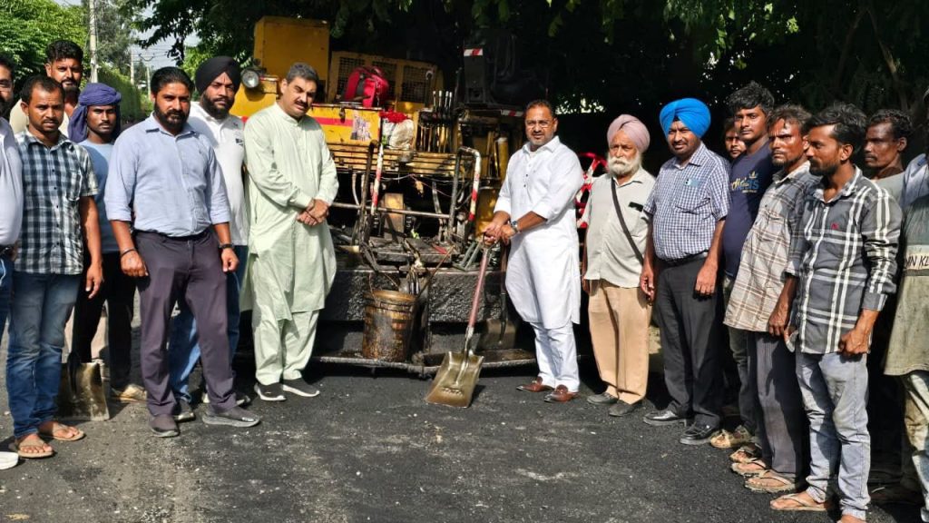 ਵਾਰਡ ਨੰਬਰ 38 ਵਿੱਚ ਸੜਕਾਂ ਦੇ ਨਿਰਮਾਣ ਦਾ ਕੰਮ ਜ਼ੋਰਾਂ ’ਤੇ- ਹਰਪਾਲ ਜੁਨੇਜਾ