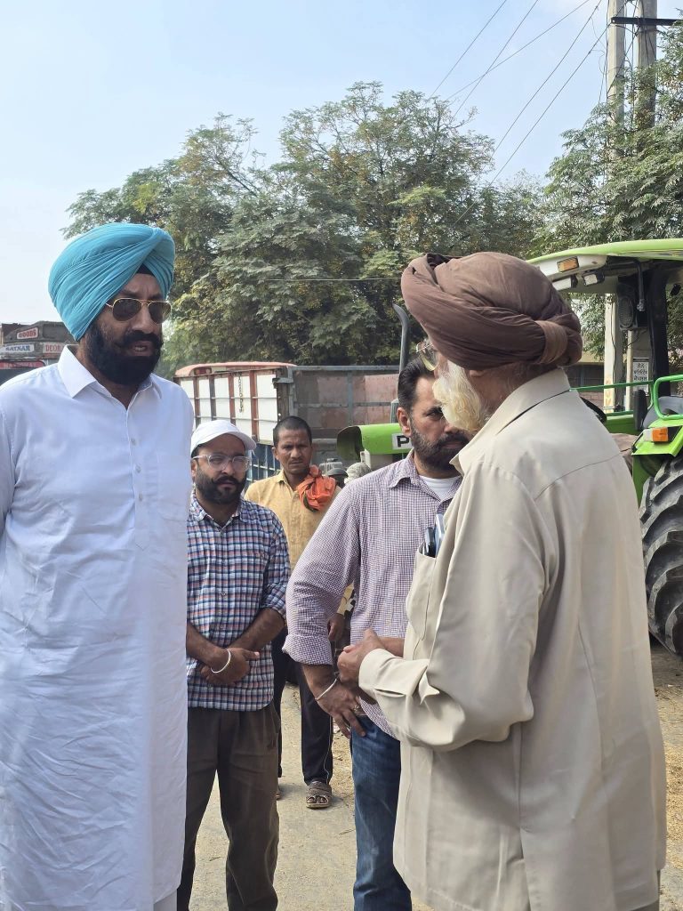 ਅਜੈਪਾਲ ਸੰਧੂ ਵੱਲੋਂ ਨਵੀਂ ਦਾਣਾ ਮੰਡੀ ਕੋਟਕਪੂਰਾ ਦਾ ਦੌਰਾ, ਕਿਸਾਨਾਂ ਤੇ ਆੜ੍ਹਤੀਆਂ ਦੀਆਂ ਸਮੱਸਿਆਵਾਂ ਸੁਣੀਆਂ
