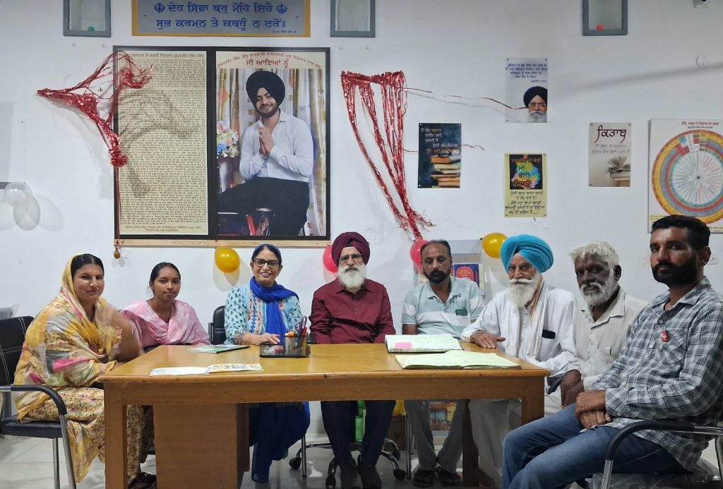 ਪ੍ਰੋ. ਦਵਿੰਦਰ ਕੌਰ ਸਿੱਧੂ ਅਤੇ ਉਹਨਾਂ ਦੇ ਹਮਸਫਰ ਗੁਰਮੁੱਖ ਸਿੰਘ ਸਿੱਧੂ ਦੇ ਲਾਇਬਰੇਰੀ ਪਹੁੰਚਣ ‘ਤੇ ਨਿੱਘਾ ਸਵਾਗਤ