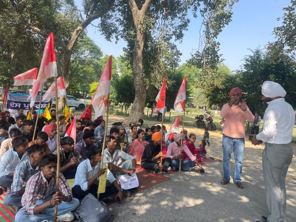 ਚਾਰ ਸਾਲਾਂ ਨਬਾਲਿਗ ਬੱਚੀ ਨੂੰ ਇਨਸਾਫ ਦਵਾਉਣ ਲਈ ਫਰੀਦਕੋਟ ਐਸ ਐਸ ਪੀ ਦਫਤਰ ਅੱਗੇ ਰੋਸ ਪ੍ਰਦਰਸ਼ਨ