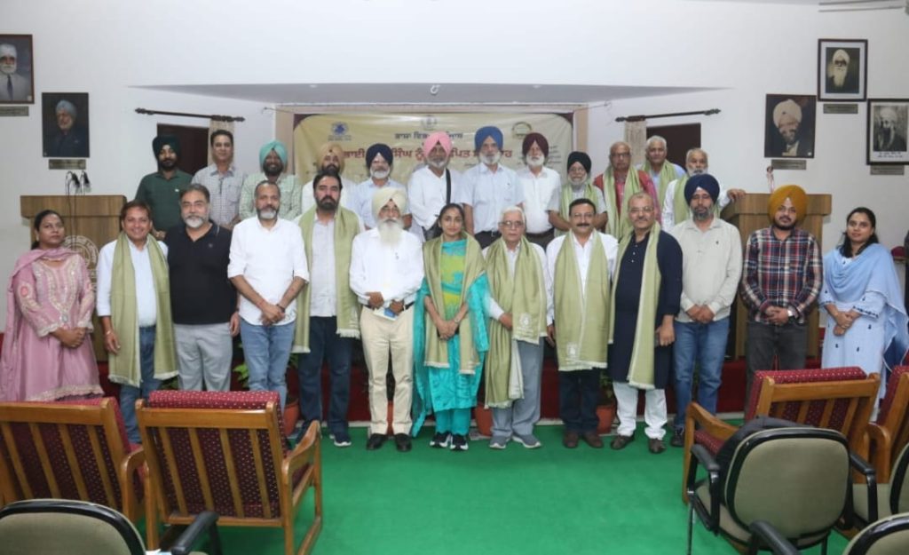 ਭਾਸ਼ਾ ਵਿਭਾਗ ਪੰਜਾਬ ਵੱਲੋਂ ਡਾ. ਬਲਬੀਰ ਸਿੰਘ ਸਾਹਿਤ ਕੇਂਦਰ ਦੇਹਰਾਦੂਨ (ਪੰਜਾਬੀ ਯੂਨੀਵਰਸਿਟੀ ਕੈਂਪਸ) ਵਿਖੇ ਦੋ ਦਿਨਾਂ ਅੰਤਰਰਾਜੀ ਸਾਹਿਤਕ ਪ੍ਰੋਗਰਾਮ /ਕਵੀ ਦਰਬਾਰ ਆਯੋਜਿਤ ਕੀਤਾ ਗਿਆ।